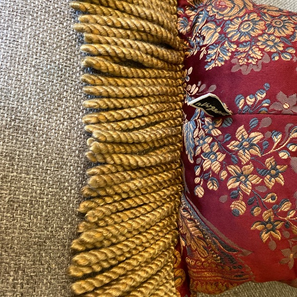 Newport Elegant Red and Gold Tapestry Damask Oblong Fringed Pillow - Picture 5 of 6